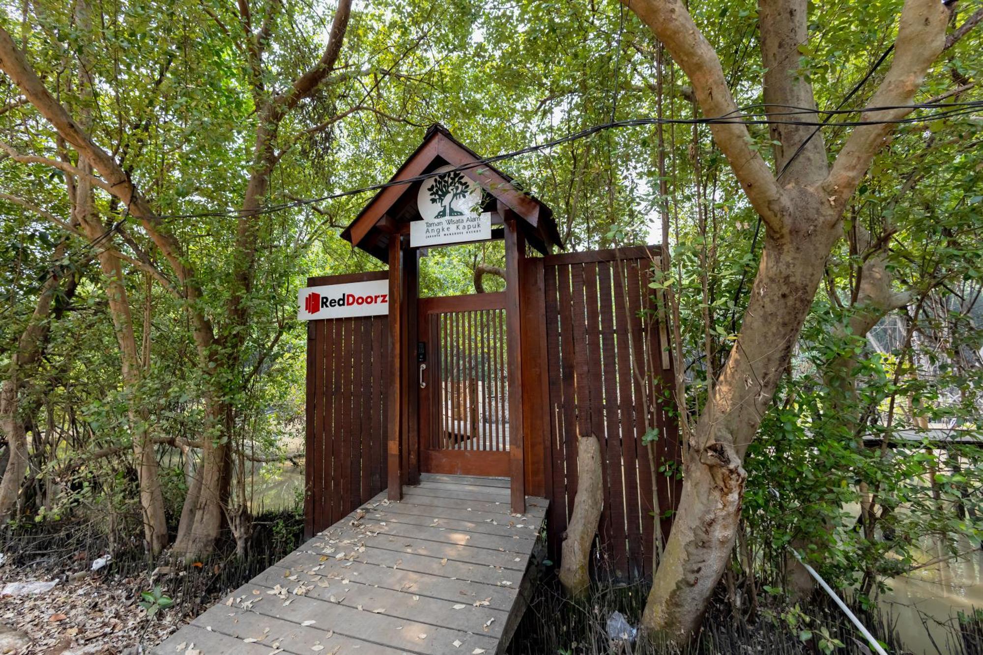 Reddoorz Resort @ Taman Wisata Mangrove Jakarta Exterior photo