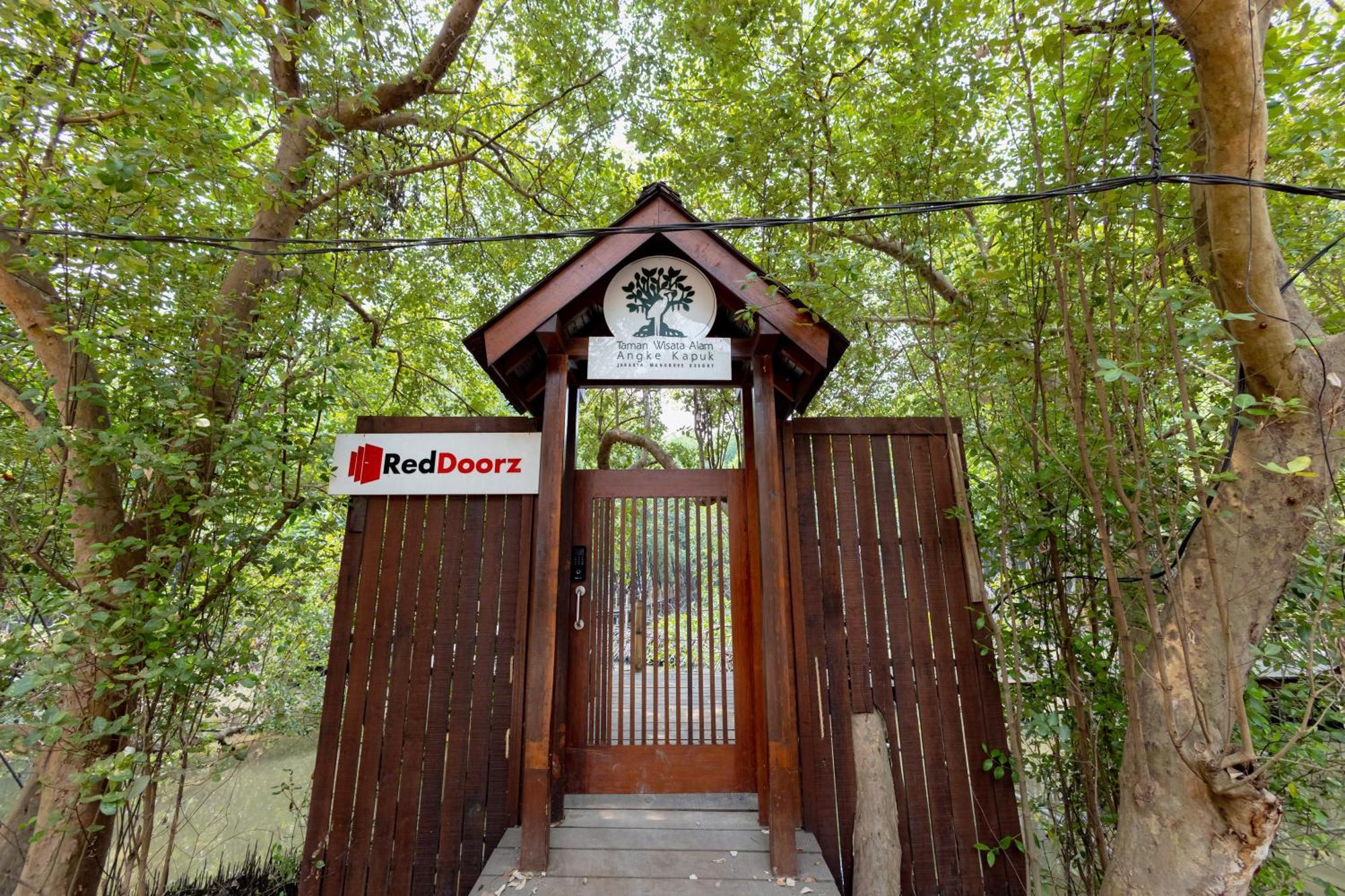 Reddoorz Resort @ Taman Wisata Mangrove Jakarta Exterior photo